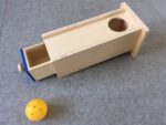 Montessori Thinks - Ξύλινο Κουτί με Μπάλα και Συρτάρι