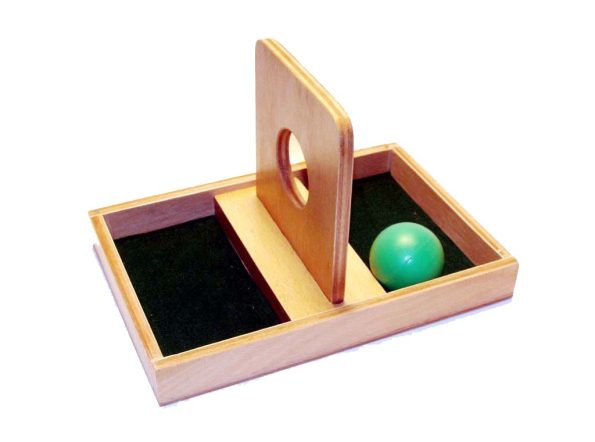 Montessori Thinks - Δίσκος με ξύλινο Διάτρητο Διαχωριστικό και Μπάλα